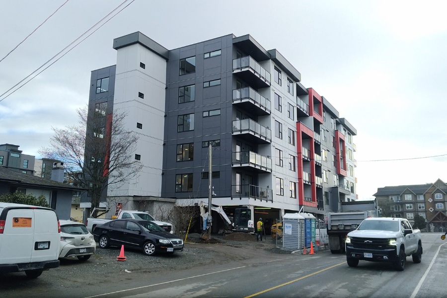 A exterior view of 815 Orono Ave, a commercial project, designed by Alan Lowe Architecture.