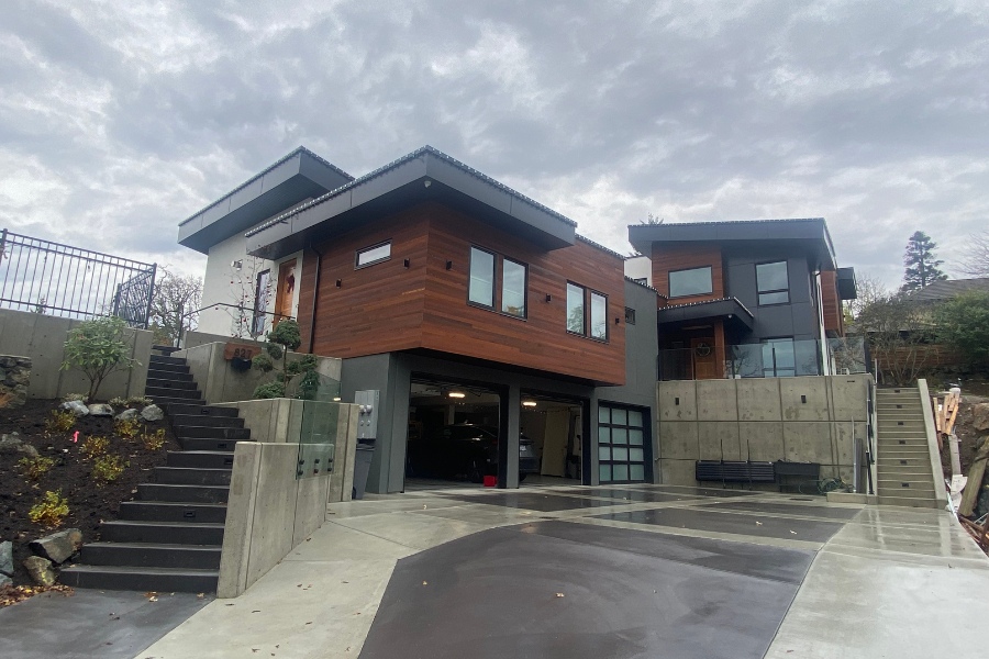 827 Oak Shade Lane's exterior view of the residence, designed by Alan Lowe Architecture.